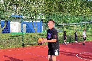 有一说一，你们觉得迪亚兹这球跳水了吗？